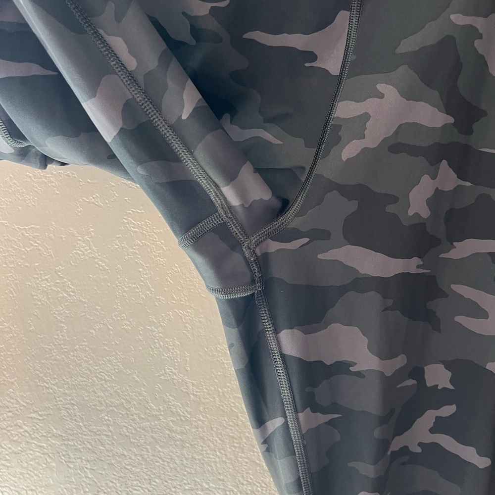 Athleta Ultimate 7/8 Camo Legging - Picture 4 of 11